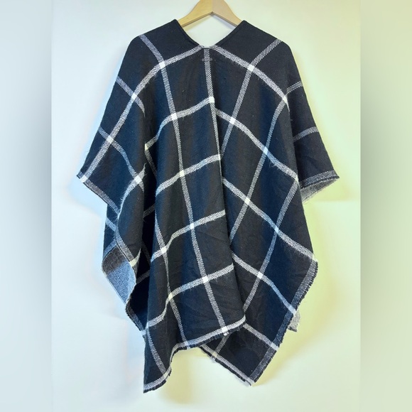Ralph Lauren Plaid Black & White Women's Poncho Wrap Sweater Shawl - Picture 2 of 5
